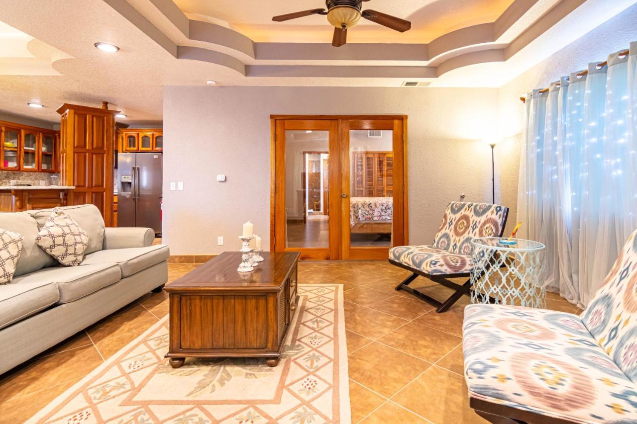 Lighthouse Beach Villas Сан Педро Екстериор снимка